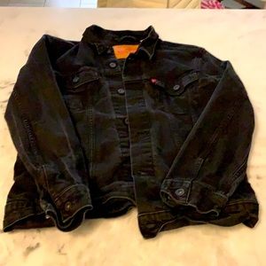LEVI'S DISTRESSED BLACK VINTAGE FIT TRUCKER JACKET